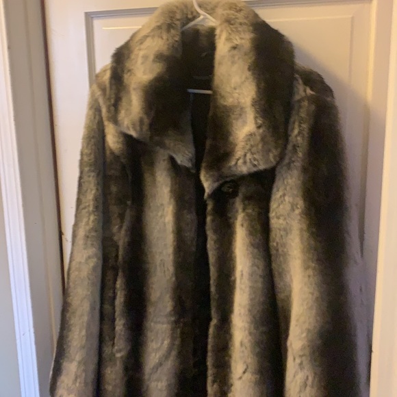 Pamela McCoy chinchilla replica fur coat - Picture 2 of 10